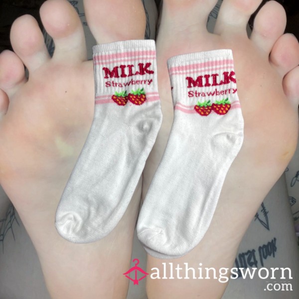 ꕤ WHITE MILK CREW SOCKS ꕤ