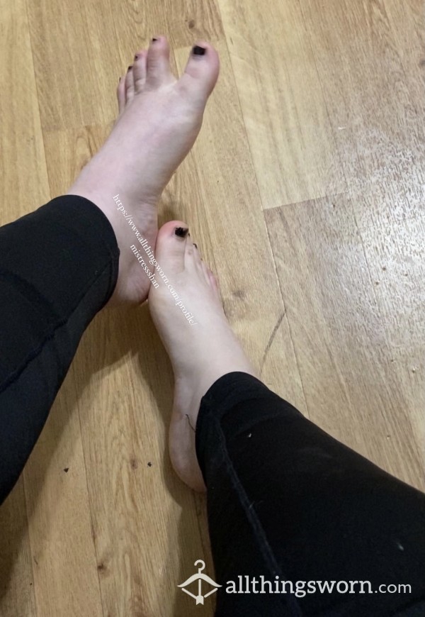 Ma**aging My Feet Video 1