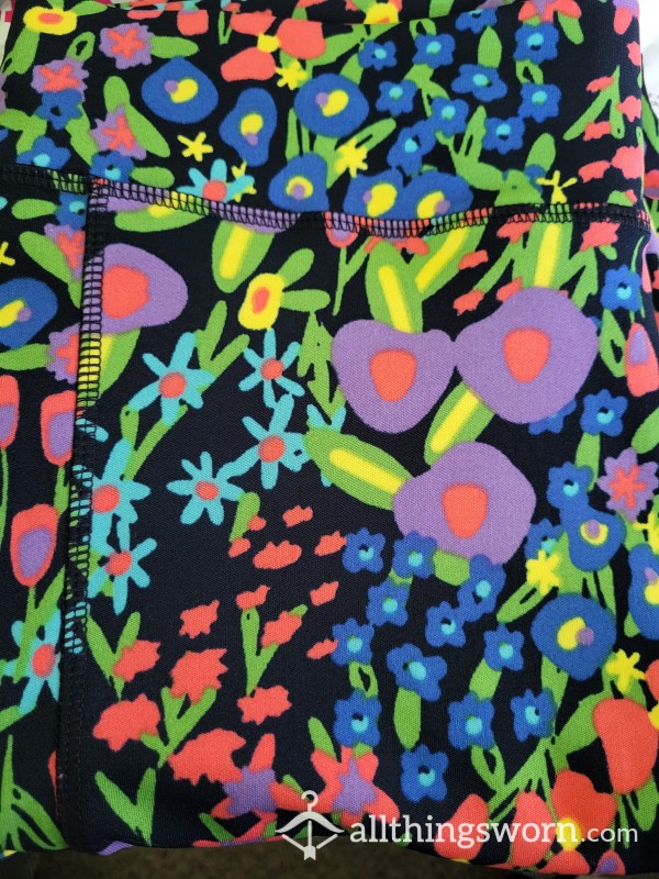 Multi Colored Flor*l Leggings