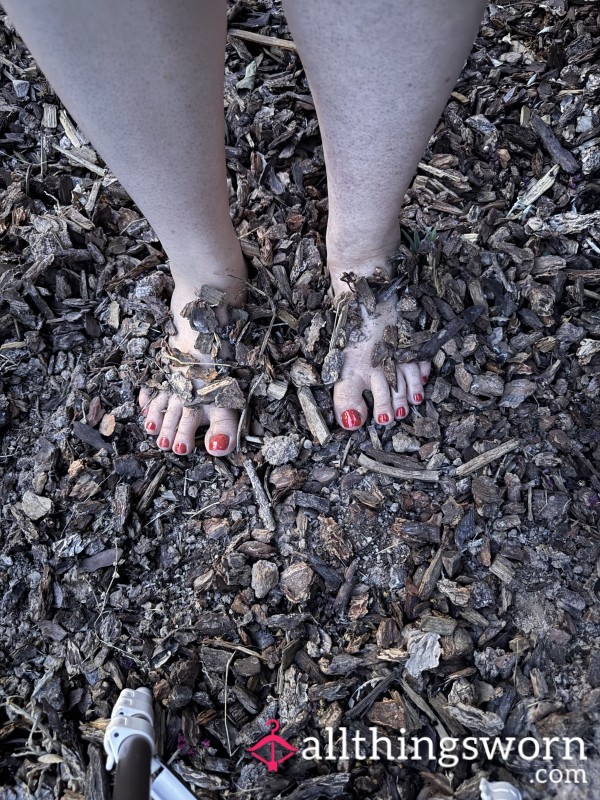 My Dirty Little Feet In The Wood Chips And After 😈