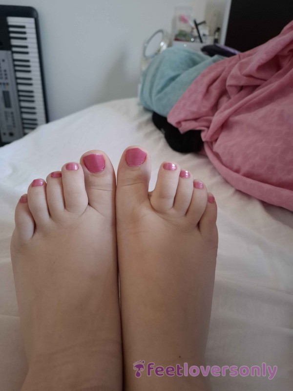 My First Feetpicture (4 Pictures)