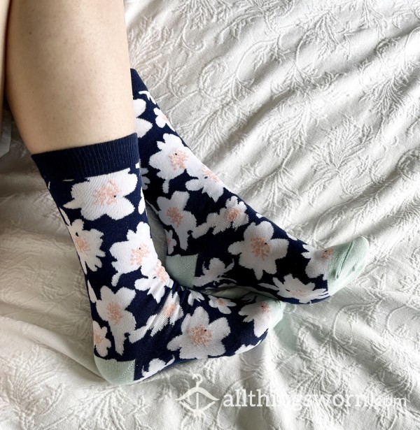 Navy Blue Flor*l Socks 💙