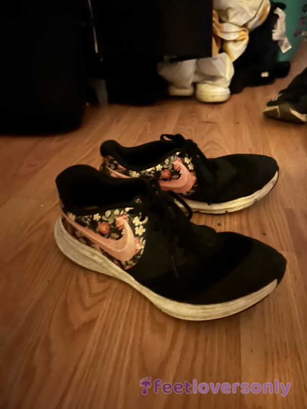 Nike Flower Sneakers - Well-worn