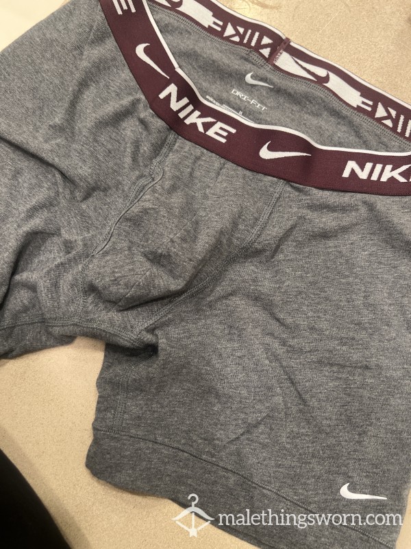 NIKE SIZE M