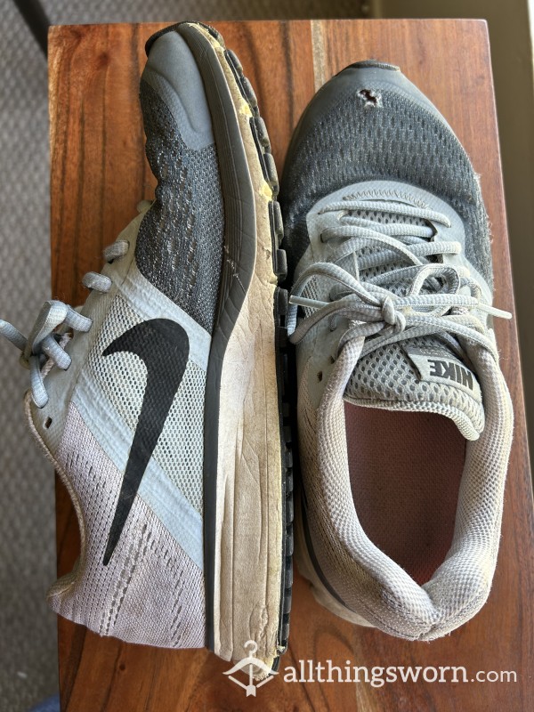 Nike Women’s Sneakers Well Worn Used Size 9