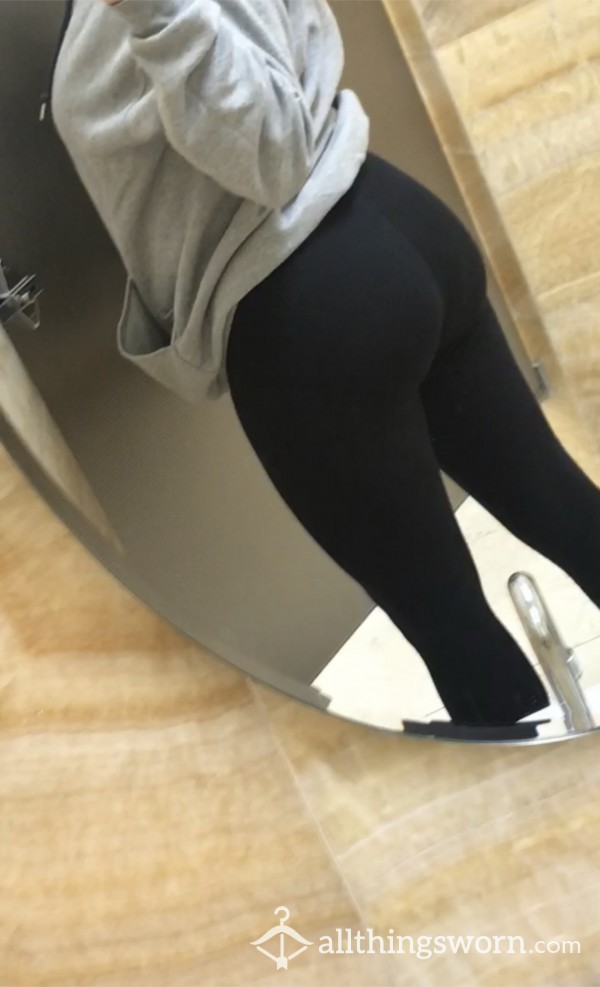 No Panties Under These Leggings