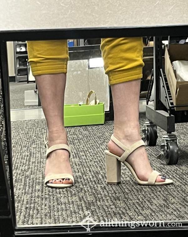 S**y Painted Toenails In Nude Heels