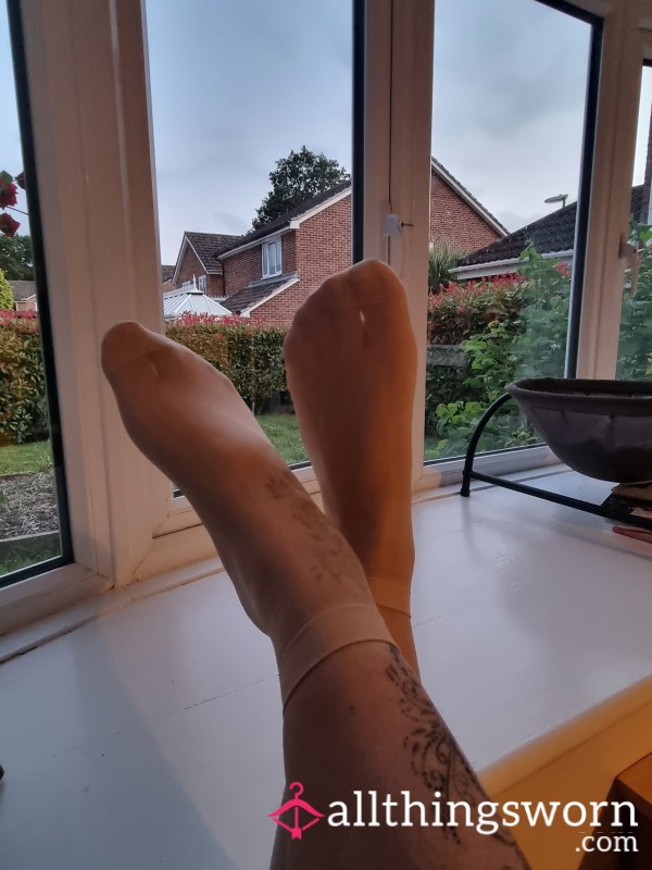 Nude Pop Socks