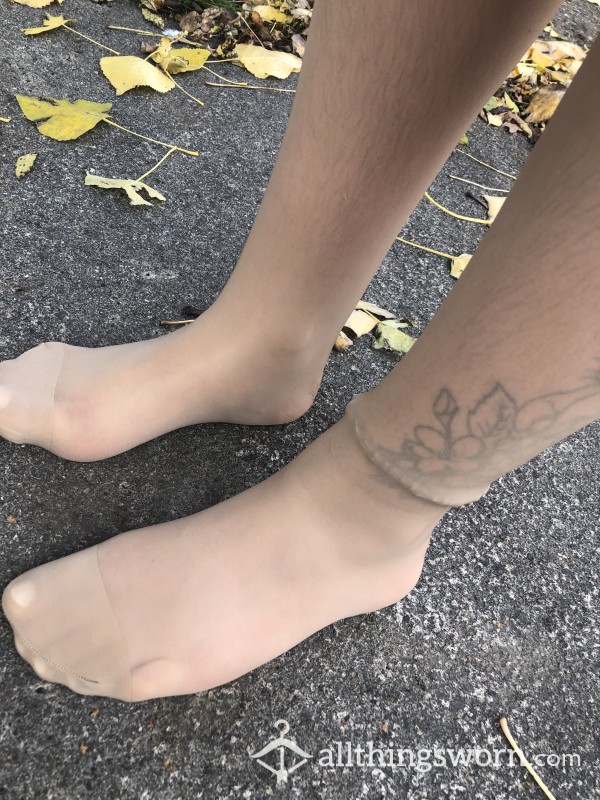 Outdoors Wearing Nylon Tights Photo Set