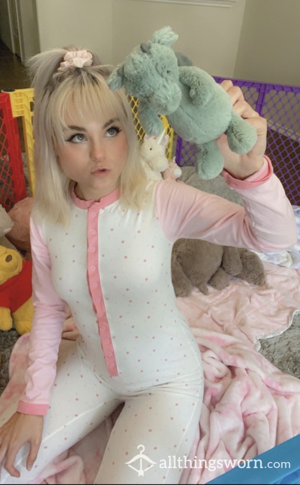 Photoset And Video | Cute DDLG | Little Space | Playpen Photoset| Strawberry Sleep Onesie