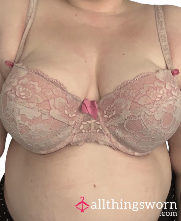 🌸 Pink Flor*l Lacy Well Worn 42C Bra 🌸