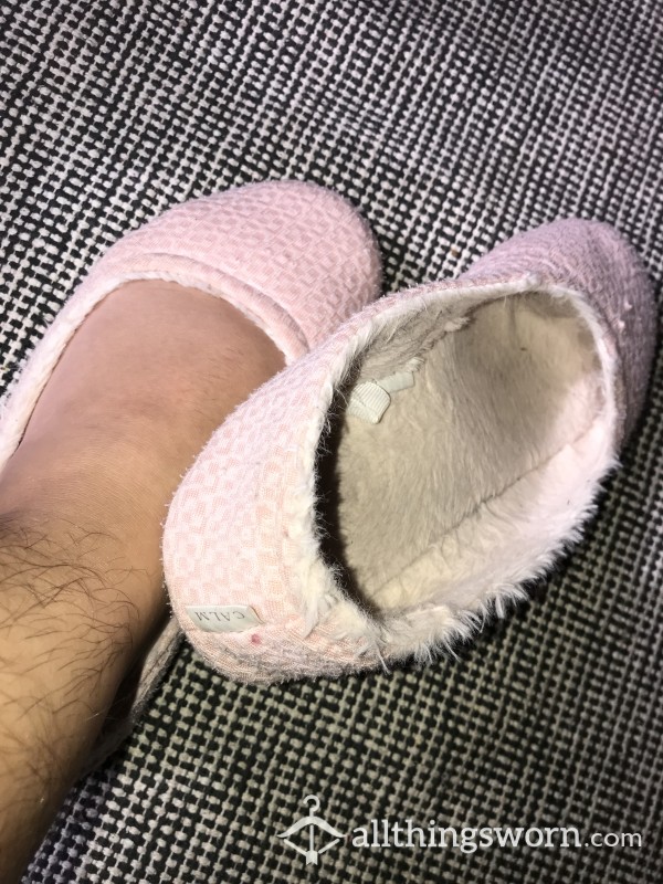 (PRE-WORN)Pink Slippers 👣