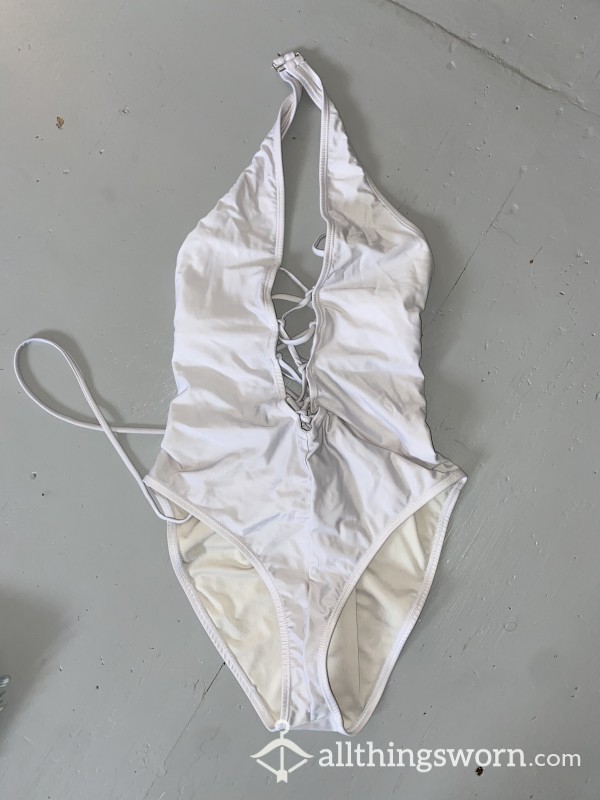 Plunging White Swimming Costume 😍🍋