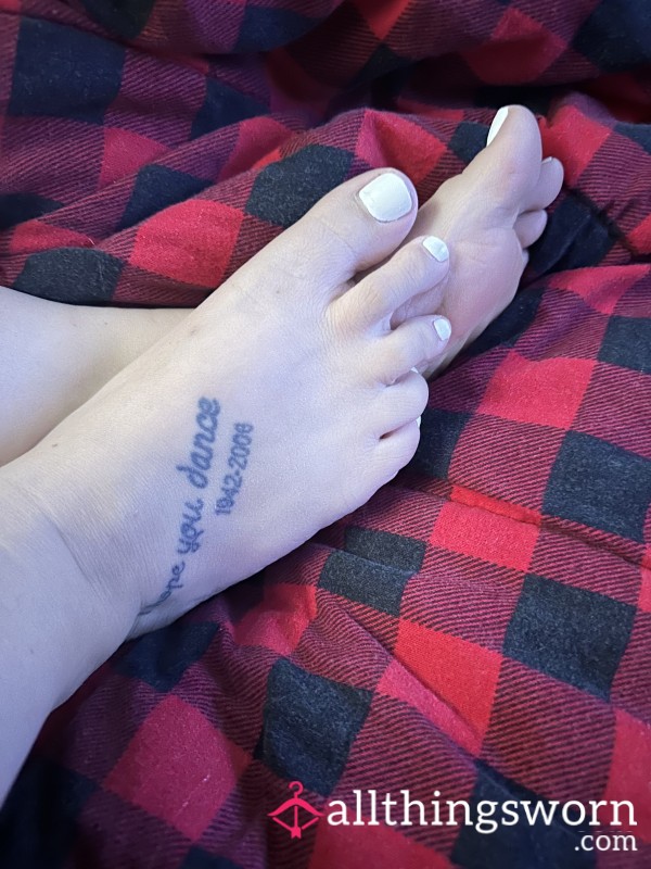 Pretty Toes On A Fat C*ck