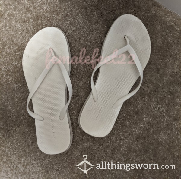 😇 Pure White Flip Flops 😇