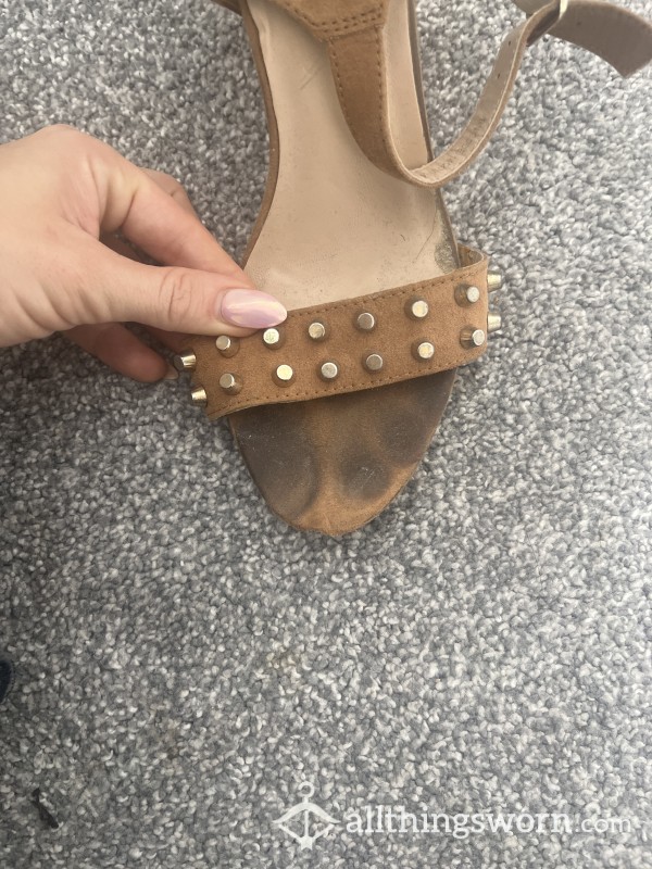 Really Worn Tan Heels Toe Prints And Sweat Marks