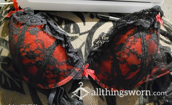 Red & Black Lacy Bra, 34 D