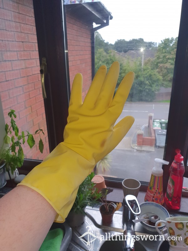 RUBBER GLOVES