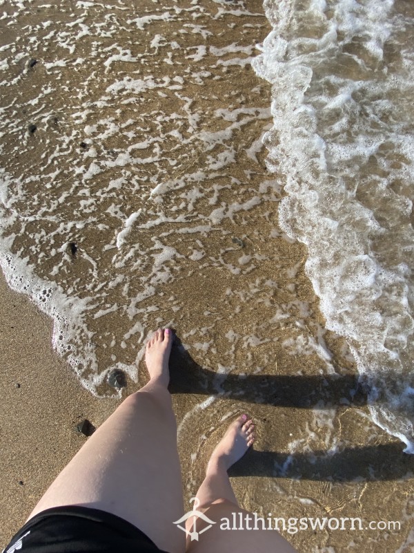 SANDY TOES AT THE BEACH!