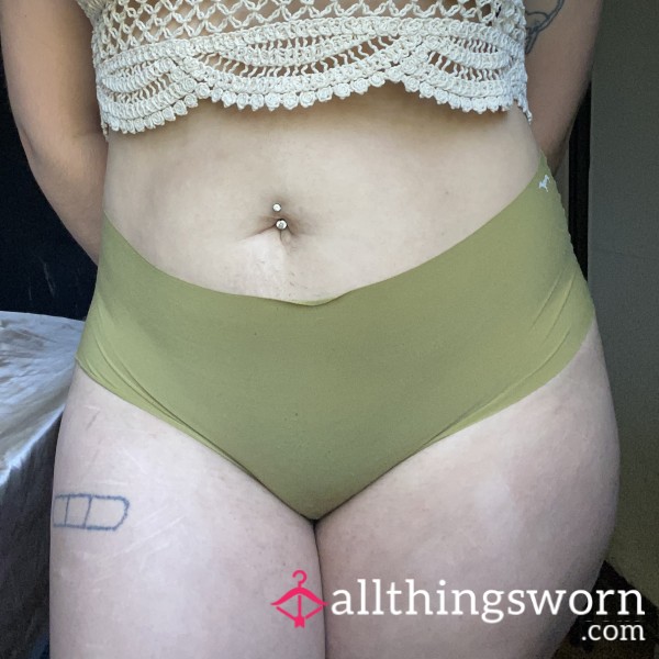 Seamless Green Shorties || PINK