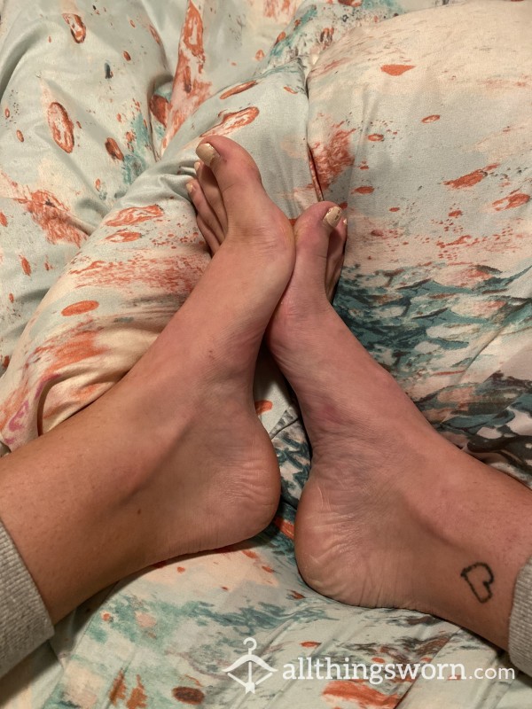 Selling S**y And Dirty  Feet Photos And Videos