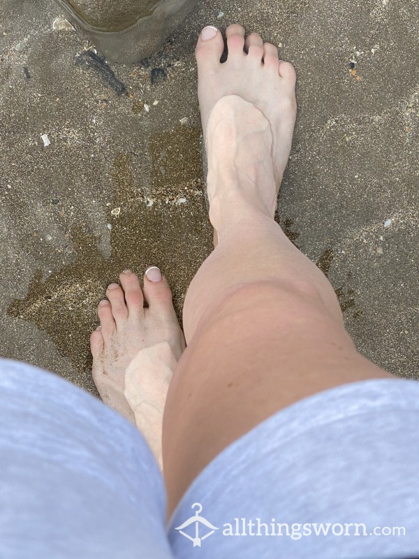 S**y Beach Feet For Your Pleasure