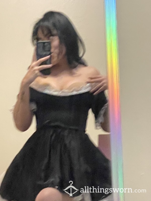 S**y Maid Showing T*ts