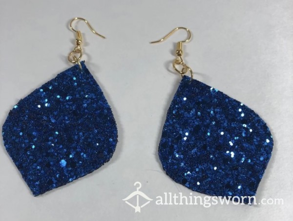 LAST CHANCE! S**y Sparkly Blue Earrings