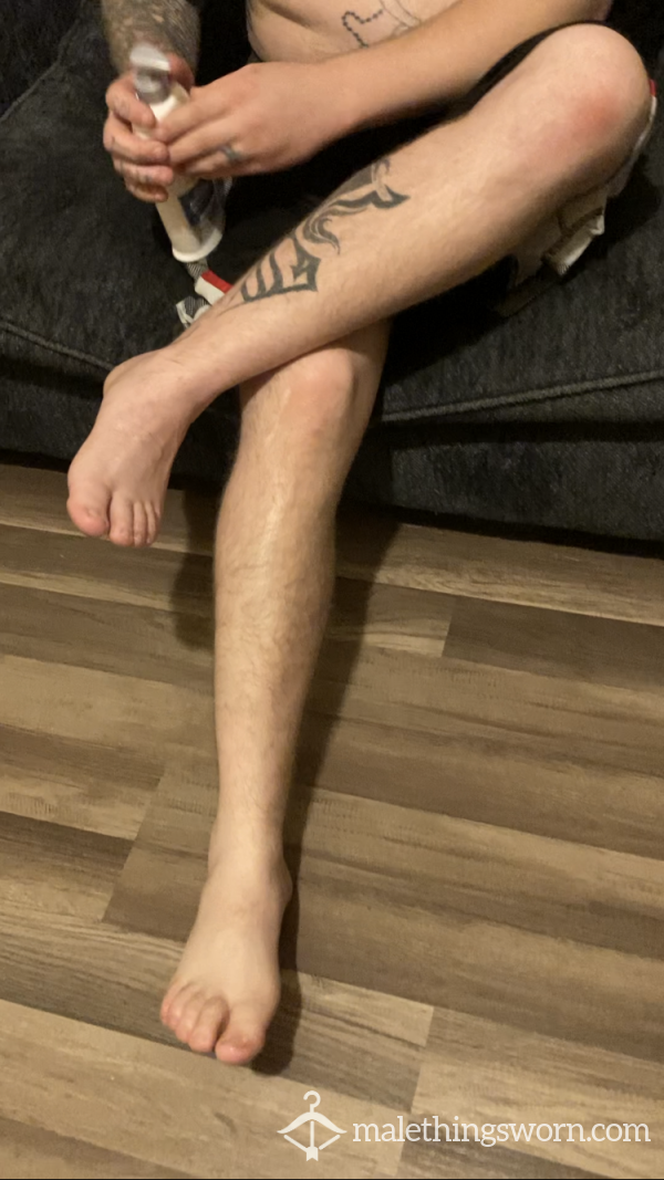 S**y Tatted And Lotioning Both Feet 🦶