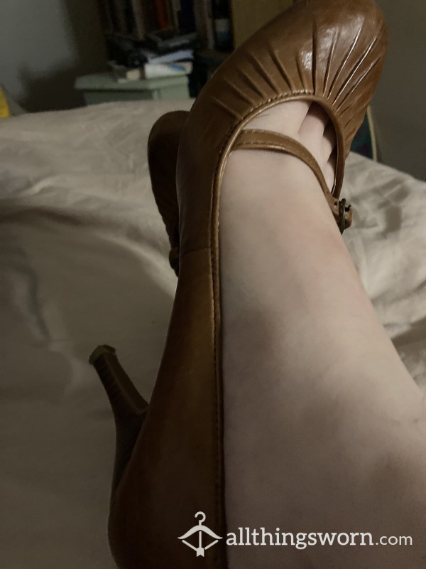 S**y Teacher Heels