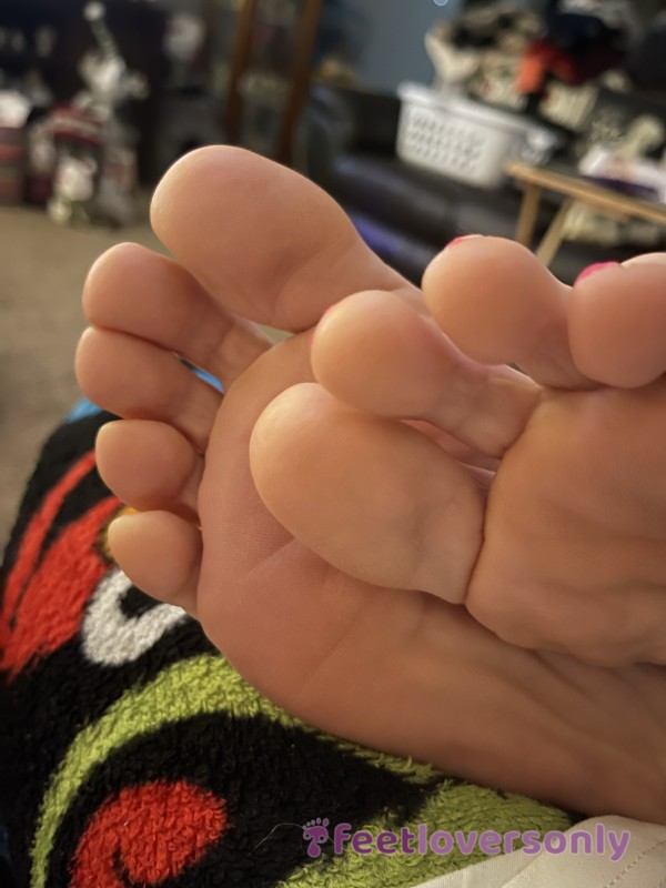 S**y Toes