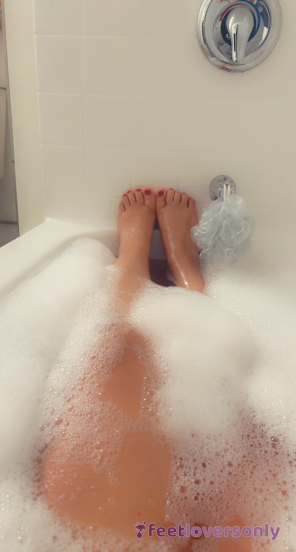 S**y Tub Legs And Feet.