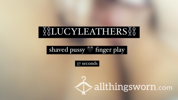 Shaved Pu**y / Finger Play 💦