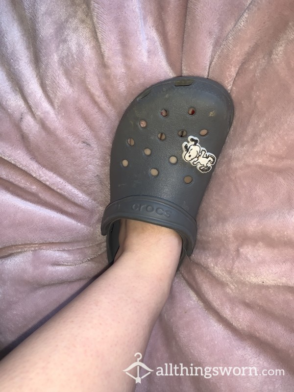 SIZE 6 CROC SANDALS