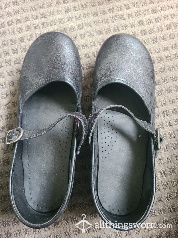 Size 9 Danskin Clogs