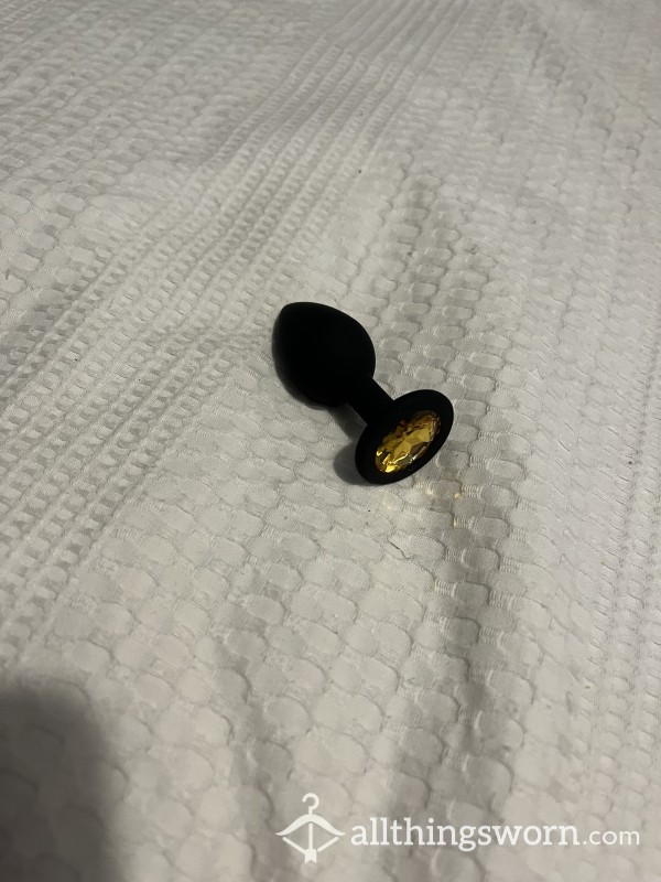 Small Used Rubber Black And Gold Gem A**l Plug 🔌