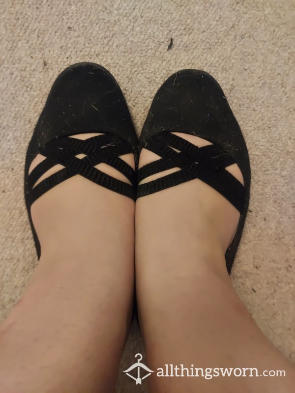 Smelly Black Flats