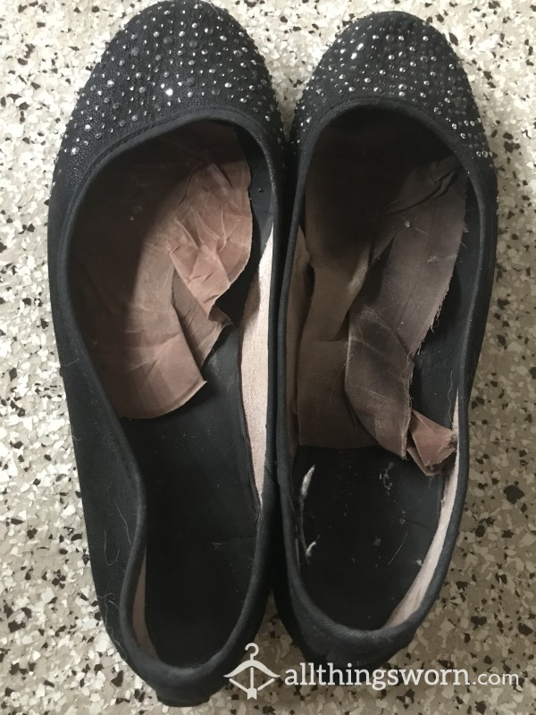 Smelly Black Flats