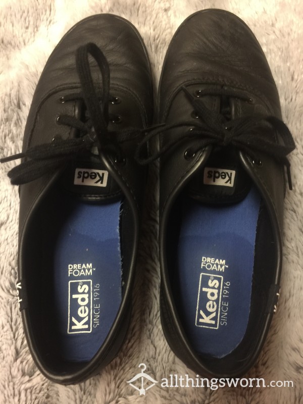 Smelly Wet Black Leather Flat Keds