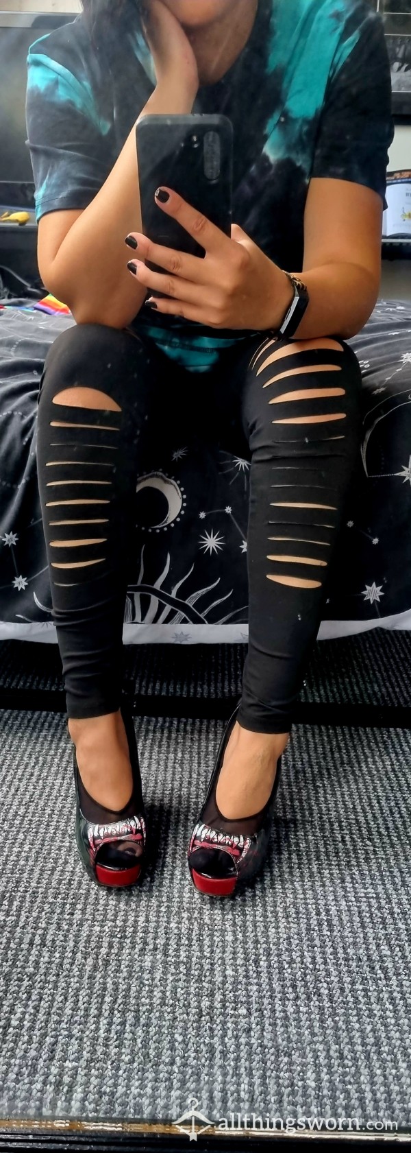 SALE Soft Feel Black Ripped Leggings 😍