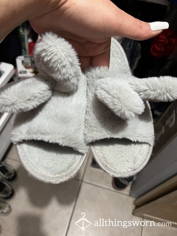 🤢 Stinky Grey Bunny Slippers 🐰