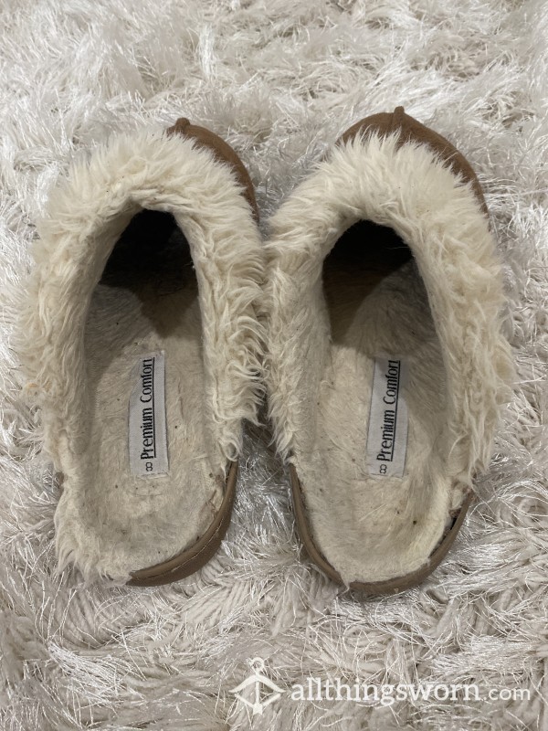 STINKY Soft Well Worn Fake Fur Slippers