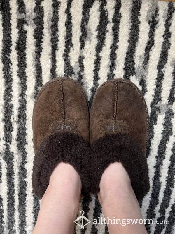 SUPER OLD UGG SLIPPERS