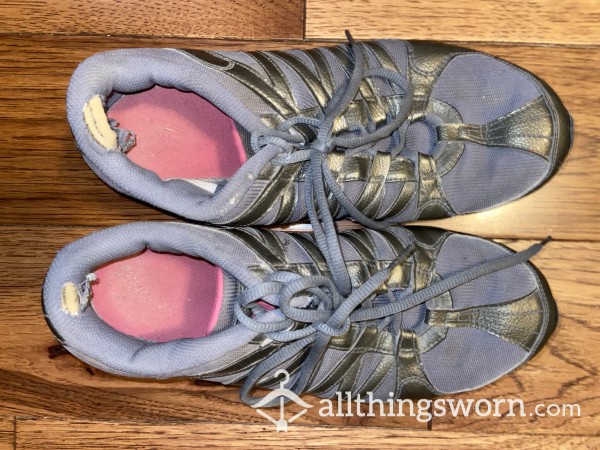 Super Worn-out Grey Nikes