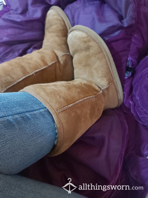 Stinky - Deep Footprint Tall Ugg Boots Nearly Bald Soles Size 4