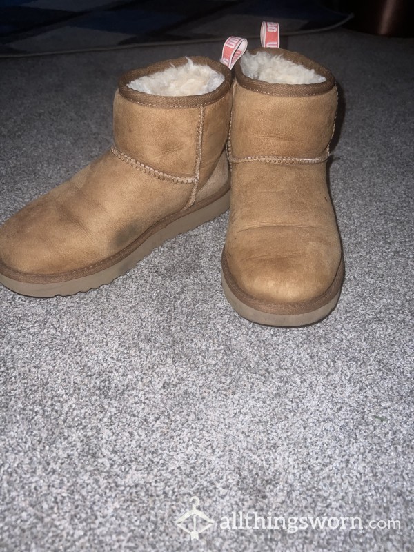 Tan Uggs Dirty & Worn