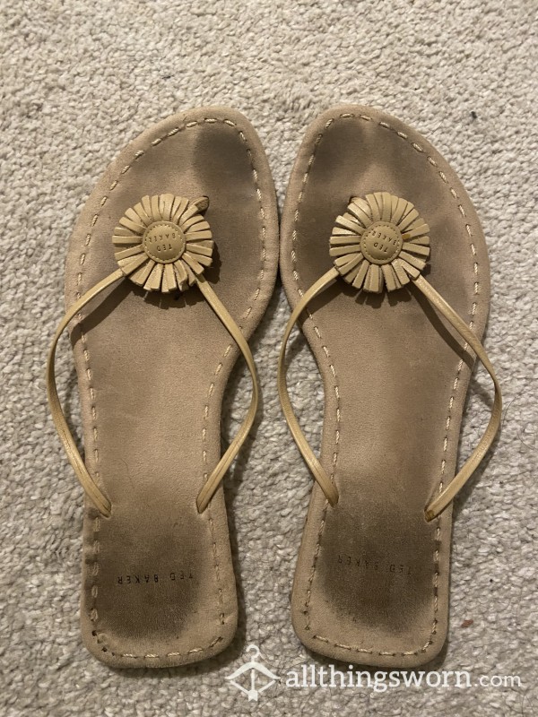 ✨SALE✨Ted Baker Worn Foot Toe Print Flip Flops