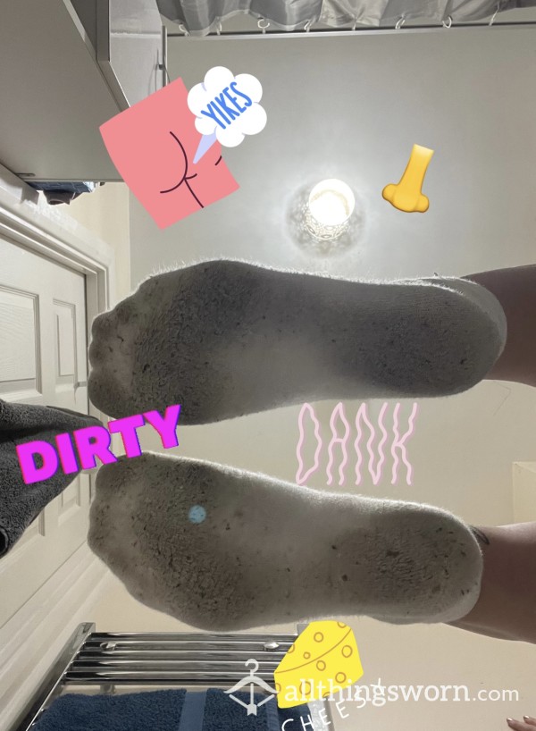 Todays Dirty & Cheesy Smelling Socks 🧦