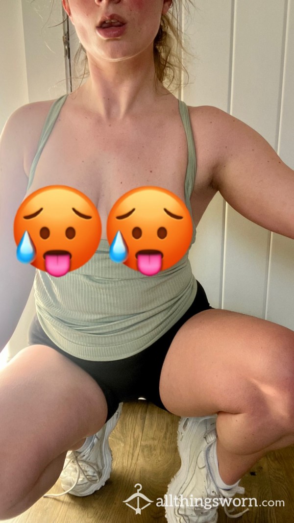 Topless Squatting Photos In Gym Attire