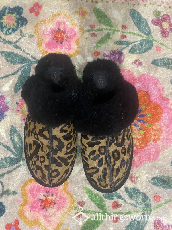 🐆🐆UGG SLIPPERS🐆🐆